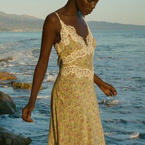 Doen Venus dress in Chrysanthemum Sky Floral print size M